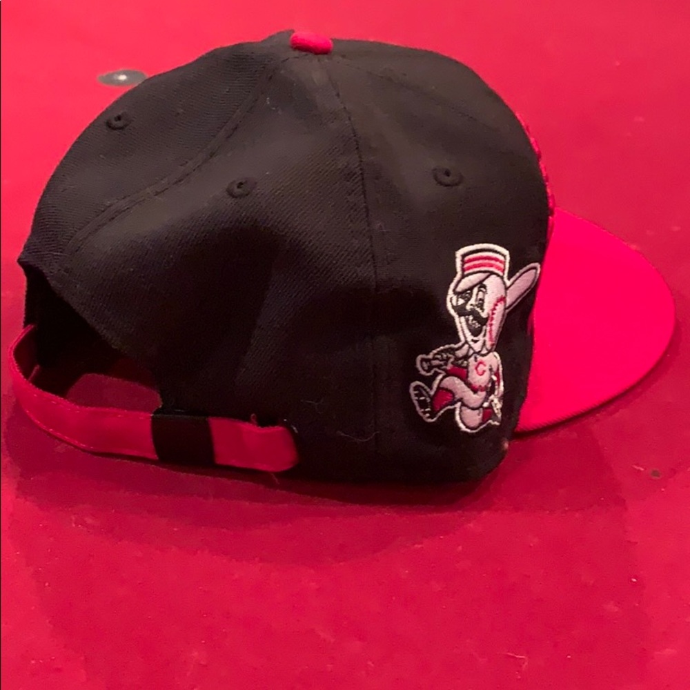 Cincinnati Reds hat - Picture 2 of 3